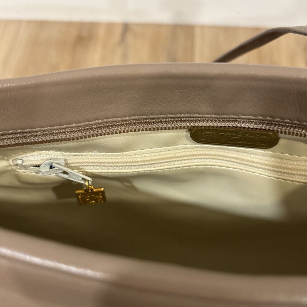 Anne Klein Calderon Shoulder Bag Lion Logo Leather Tan 11x7.5” Zipper Purse - Picture 13 of 16